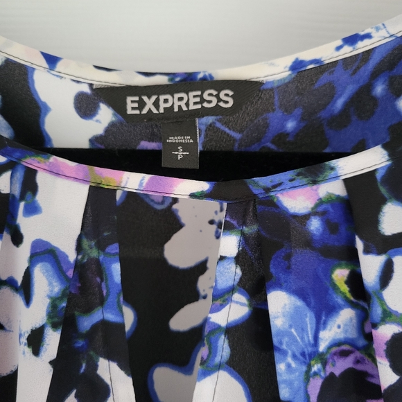 Express Blouse. Small. Floral. - Picture 4 of 5